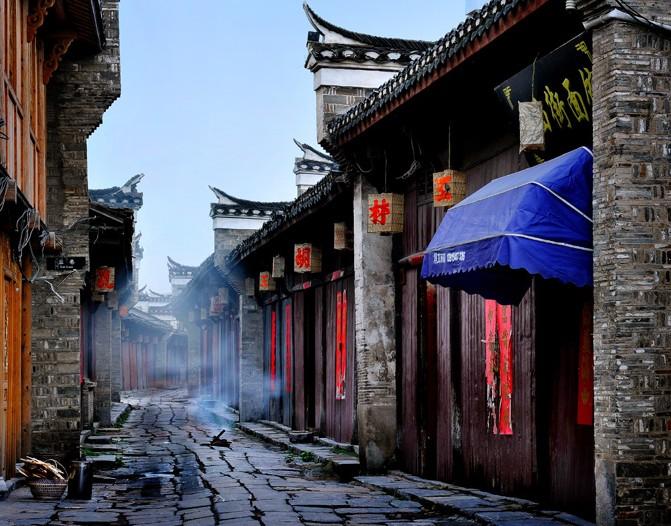 白色V领小衫，简单个性又帅气，美得很的很高调，你喜欢吗？游戏画面